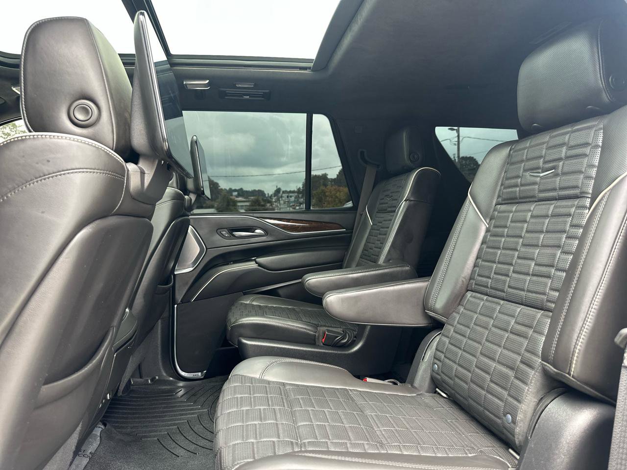 Used 2022 Cadillac Escalade Sport Platinum AWD/4WD image 15