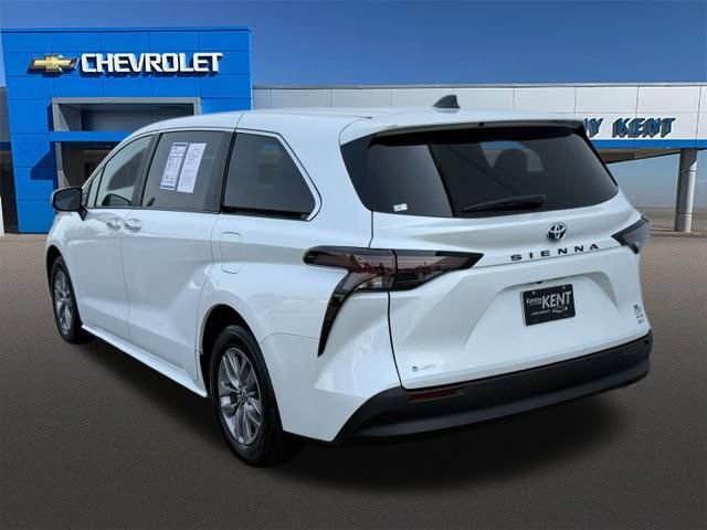 Used 2025 Toyota Sienna XLE FWD image 38