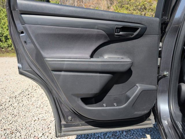 Used 2024 Toyota Highlander LE image 26