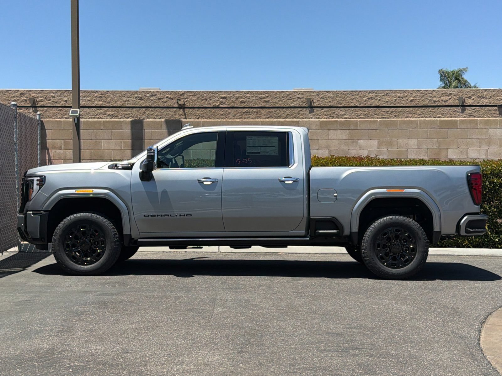 New 2026 GMC Sierra 3500 Denali Ultimate w/ LPO, Black Badging Package AWD/4WD image 7