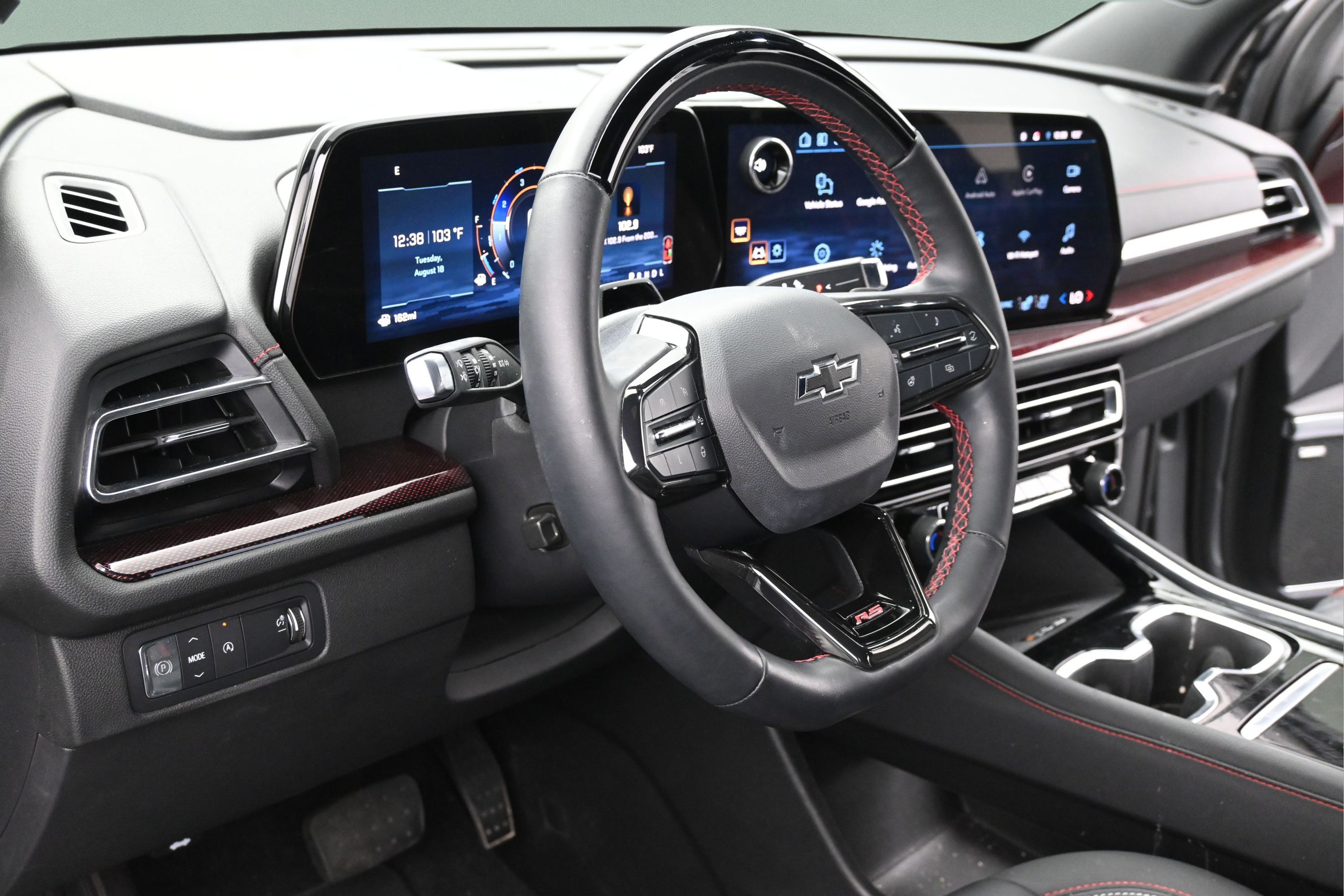 Used 2024 Chevrolet Traverse RS FWD image 12