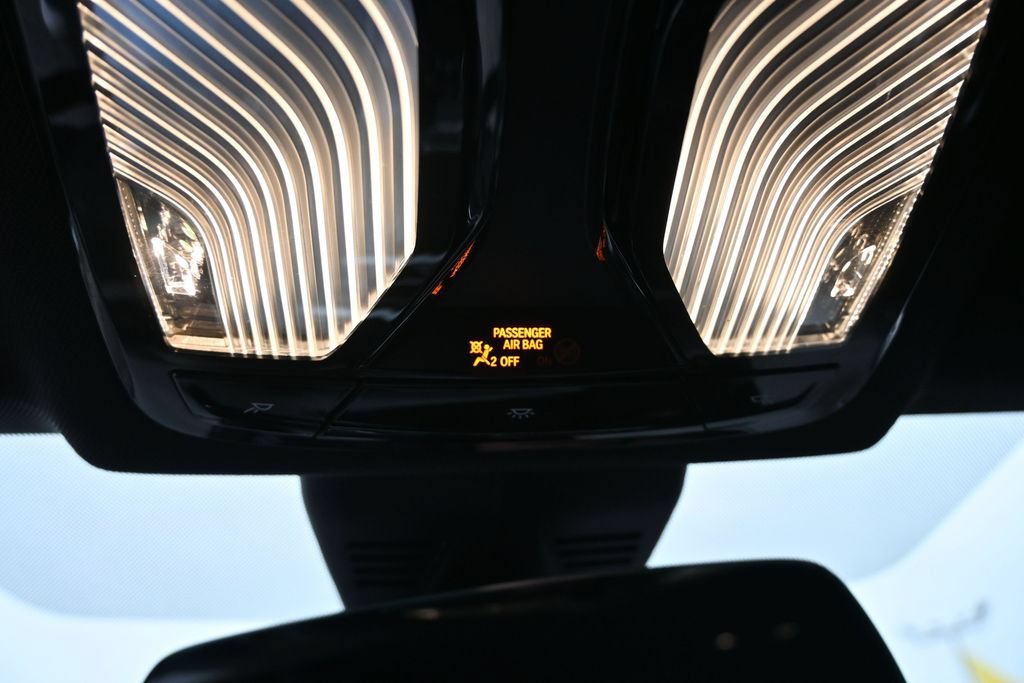 Used 2022 BMW M3 Competition w/ M Carbon Exterior Package AWD/4WD image 31