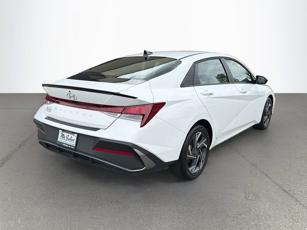 Used 2025 Hyundai Elantra Sport FWD image 4