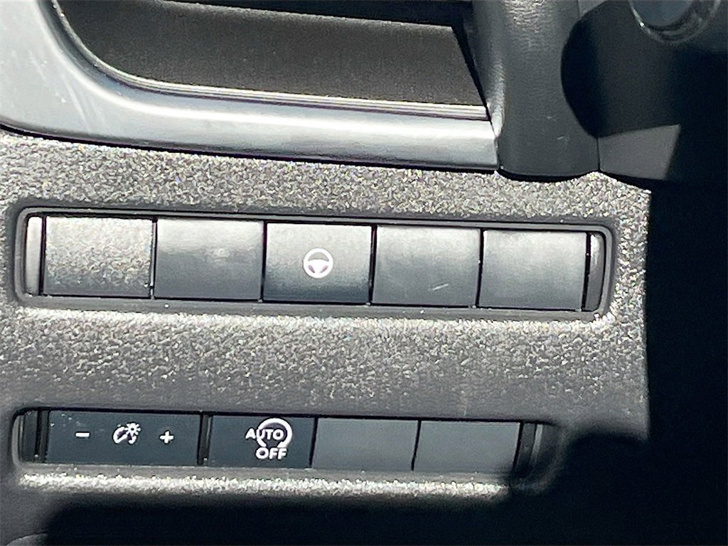 Used 2023 Nissan Rogue SV image 10