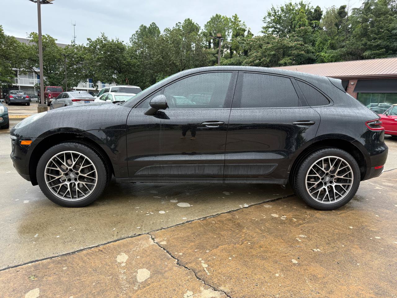 Used 2018 Porsche Macan AWD/4WD image 3