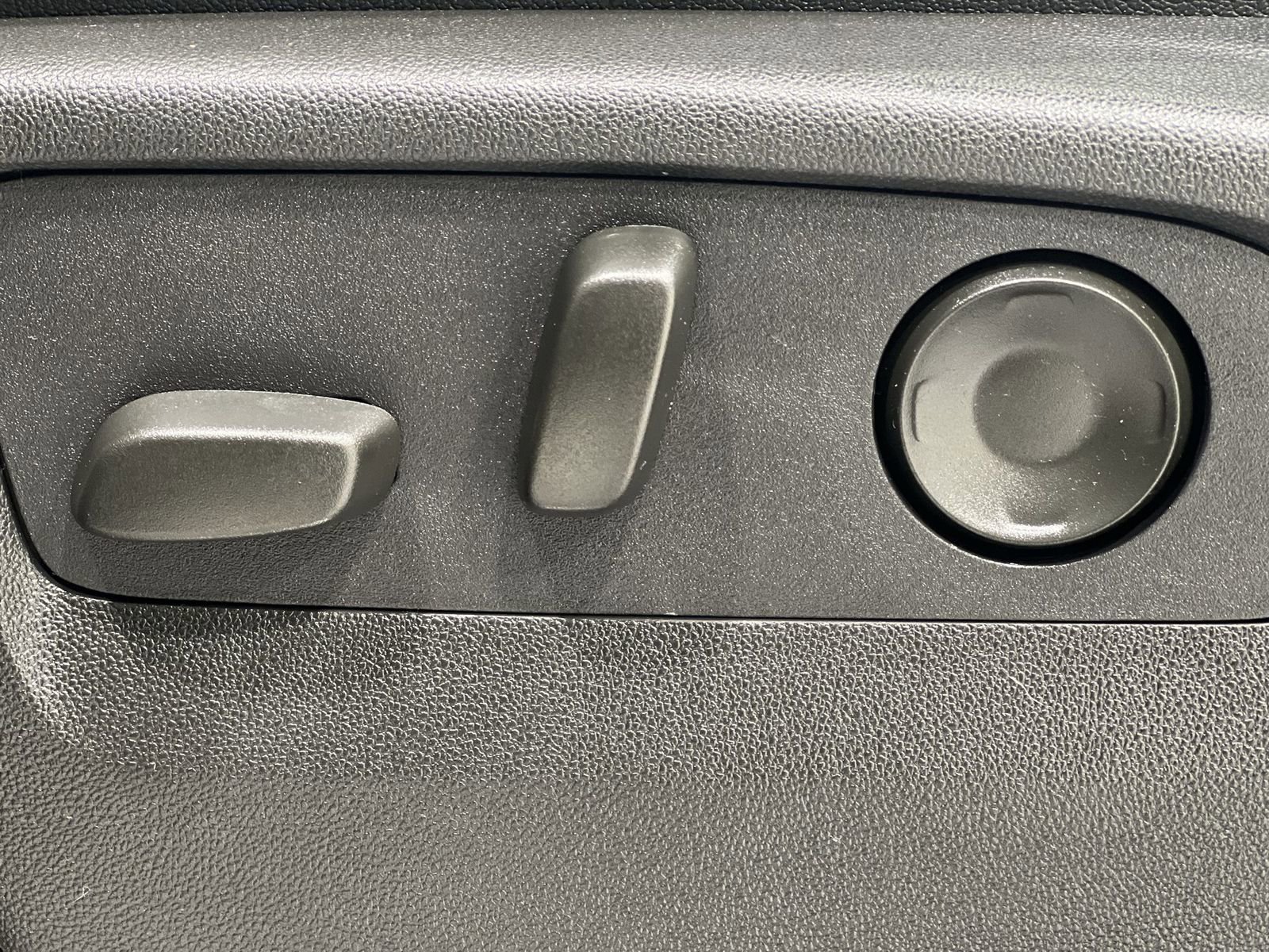 Used 2024 Chevrolet Tahoe High Country image 12