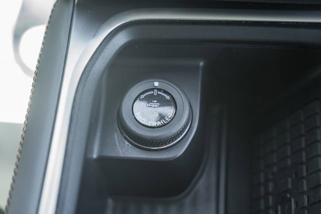 Used 2025 Ford Expedition Active image 36