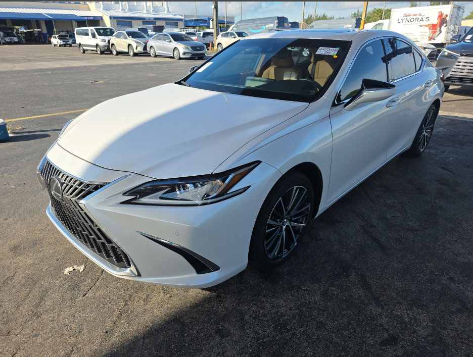 Used 2024 Lexus ES 350 w/ Premium Package FWD image 2