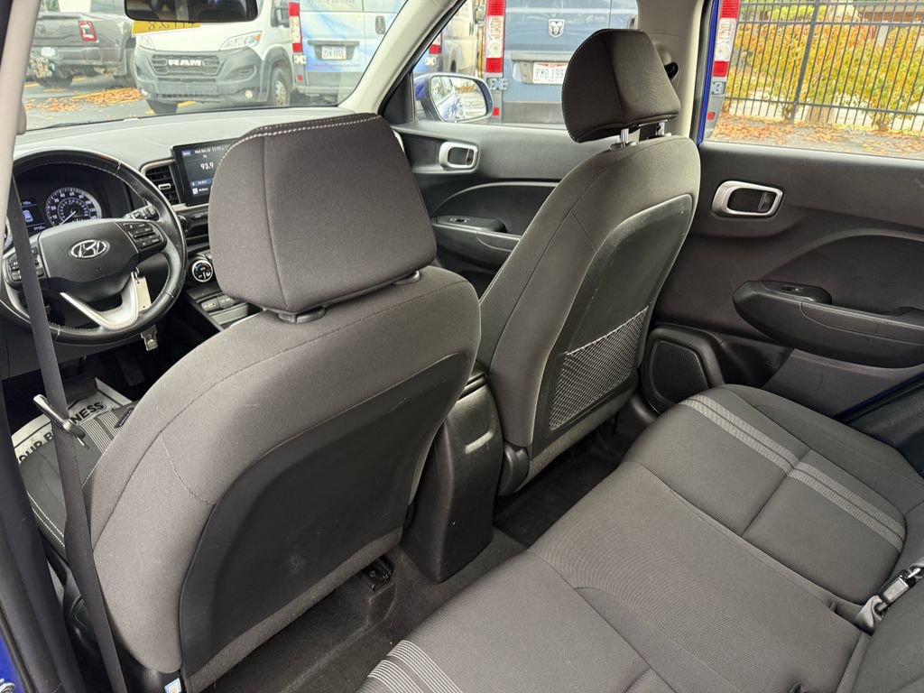 Used 2022 Hyundai Venue SEL image 26