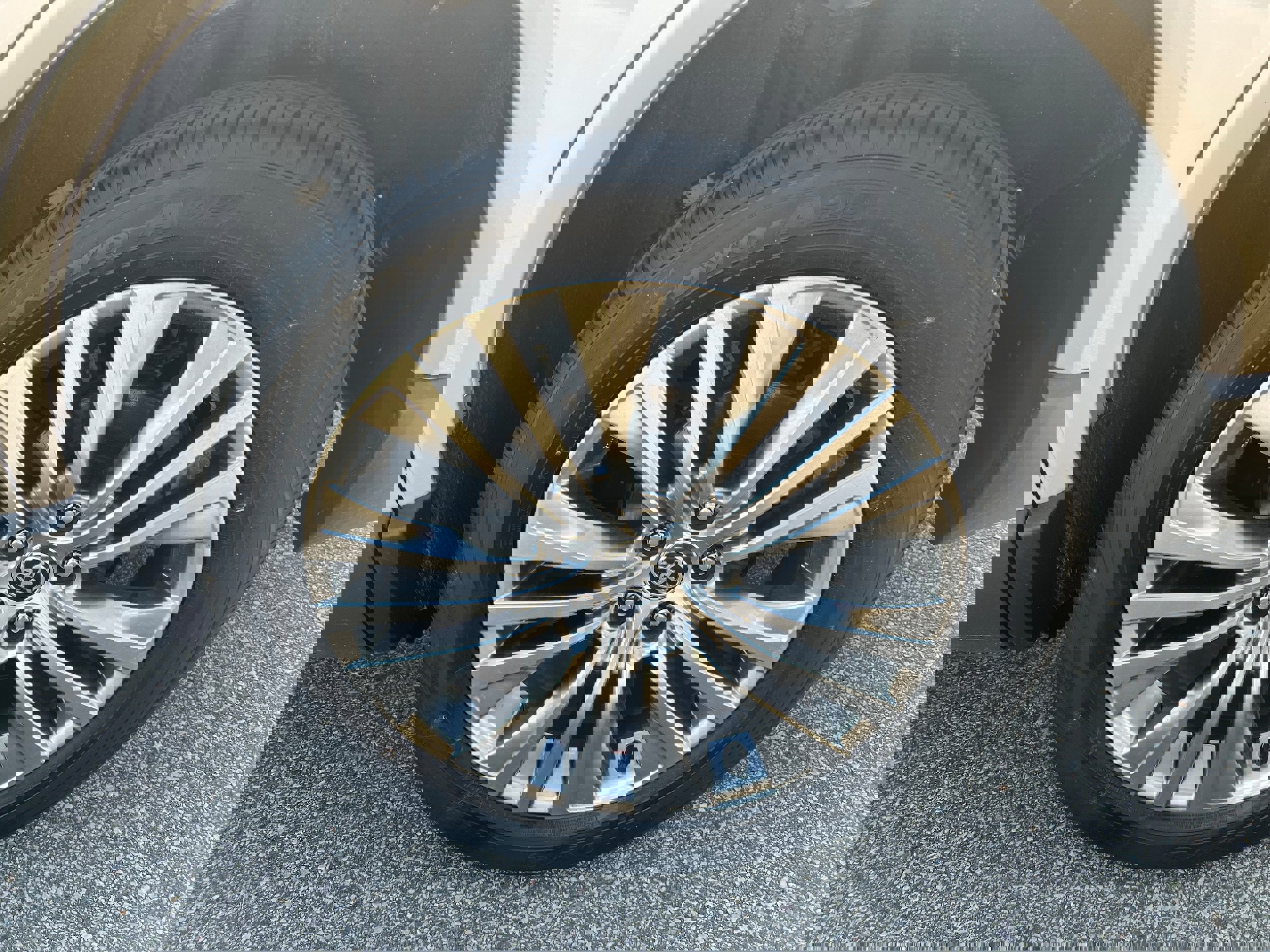 Used 2022 Toyota Venza image 9