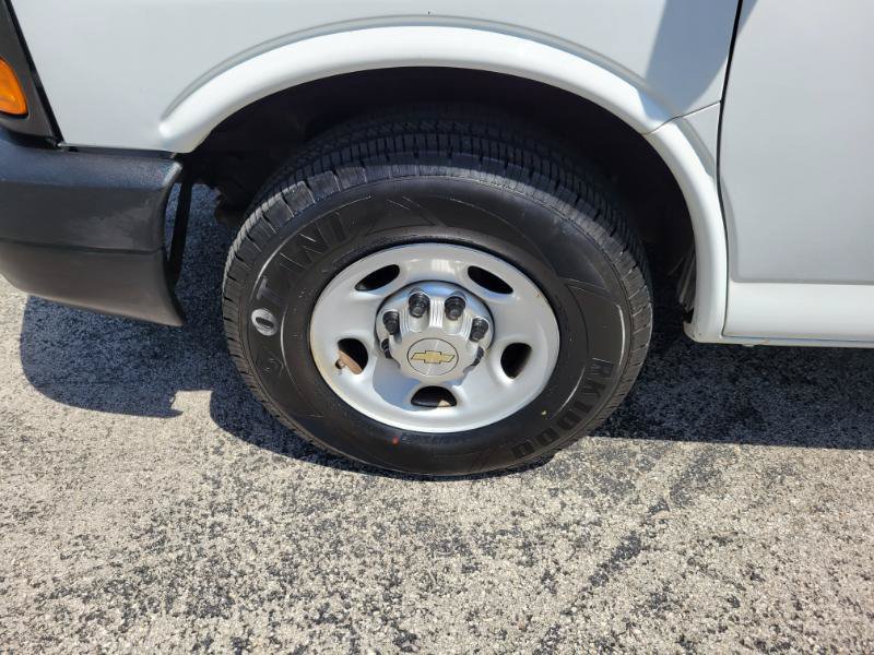 Used 2011 Chevrolet Express 3500 Extended RWD image 13