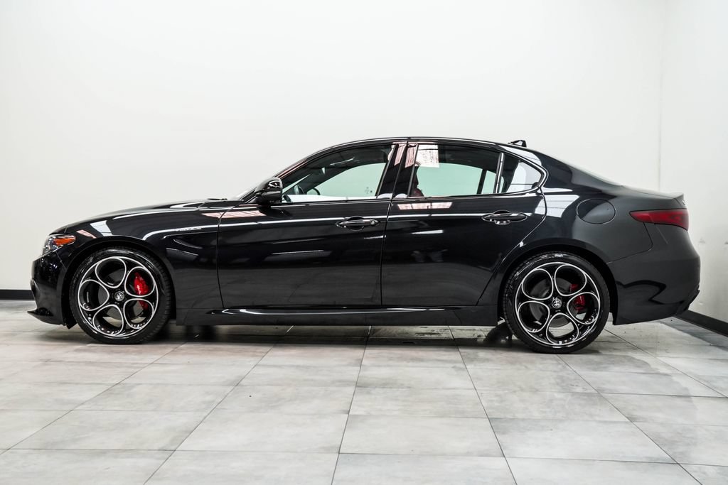 Used 2022 Alfa Romeo Giulia Veloce RWD image 8