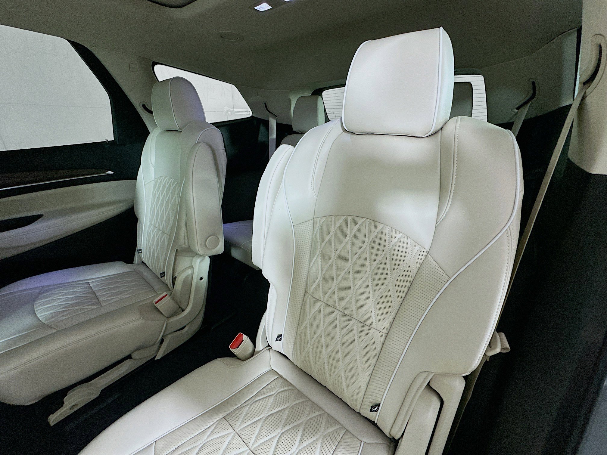 Used 2024 Buick Enclave Avenir w/ Avenir Technology Package AWD/4WD image 25