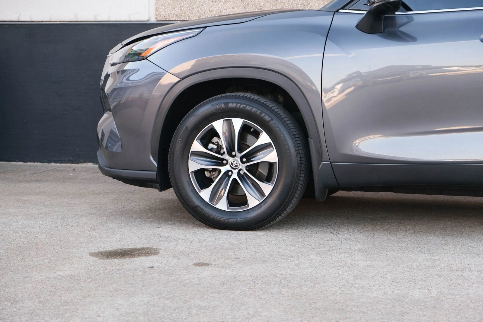 Used 2022 Toyota Highlander XLE image 9