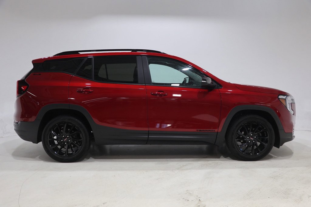 Used 2023 GMC Terrain SLE w/ Driver Convenience Package FWD image 8