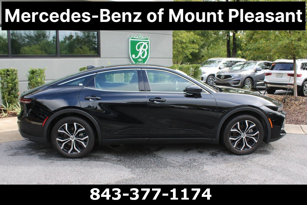 Used 2023 Toyota Crown Limited image 3