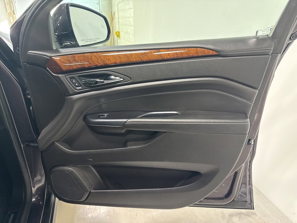 Used 2015 Cadillac SRX Luxury w/ Driver Awareness Package image 38