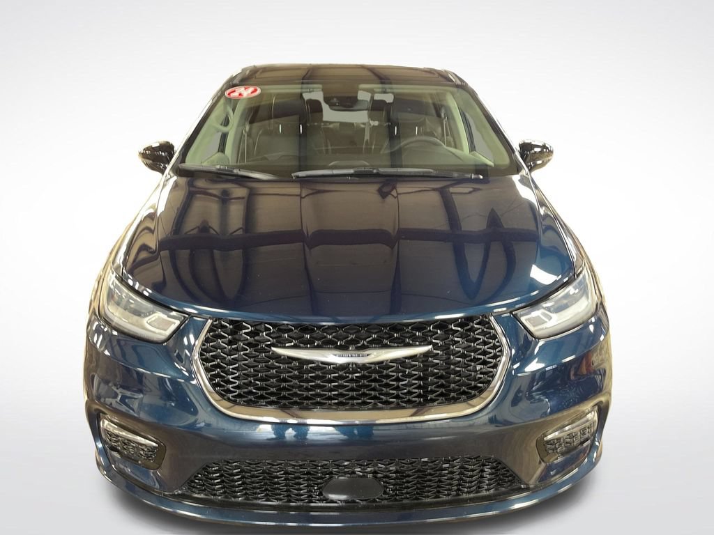 Used 2024 Chrysler Pacifica Touring-L FWD image 9