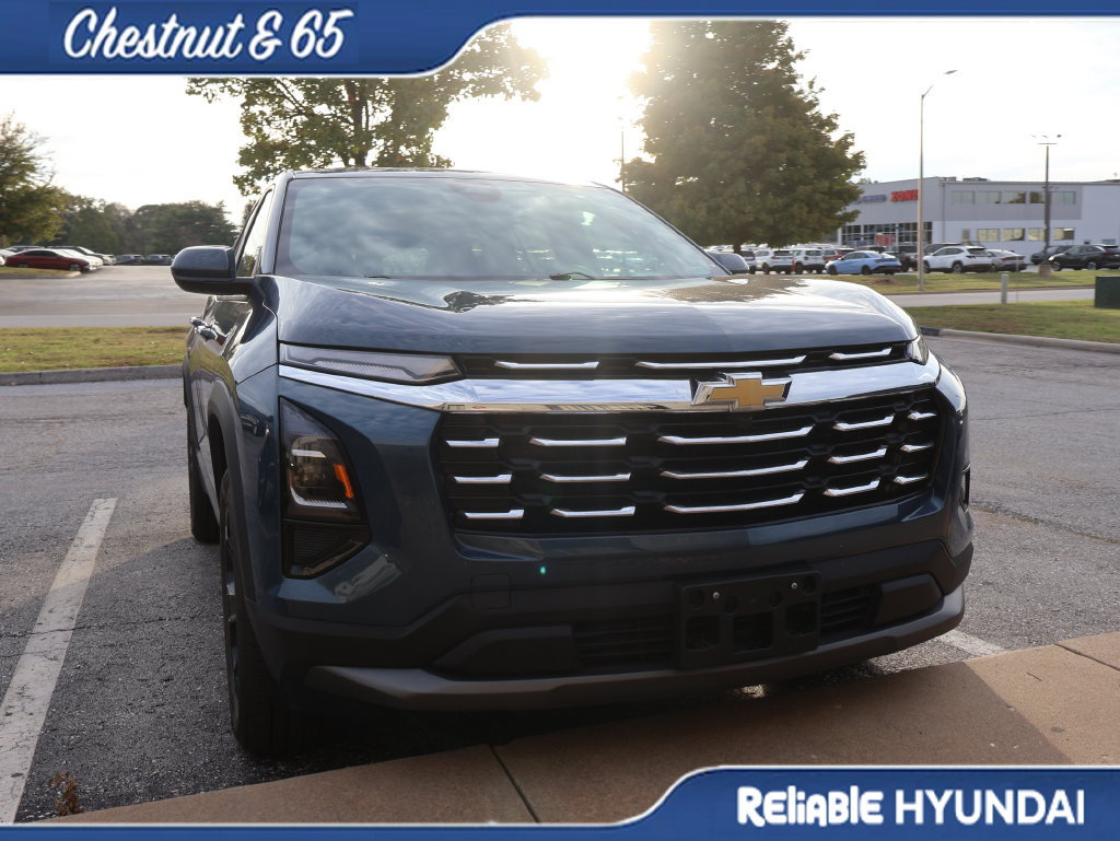 Used 2025 Chevrolet Equinox LT AWD/4WD image 3