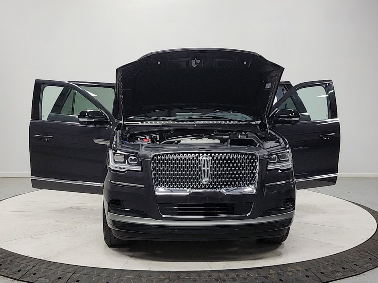 Used 2023 Lincoln Navigator Reserve image 10
