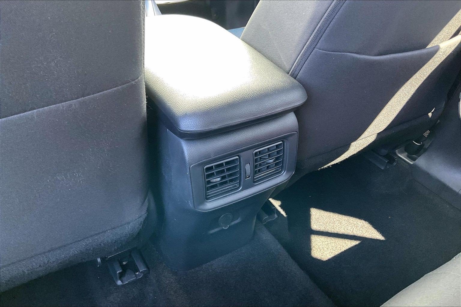 Used 2025 Toyota RAV4 LE AWD/4WD image 39
