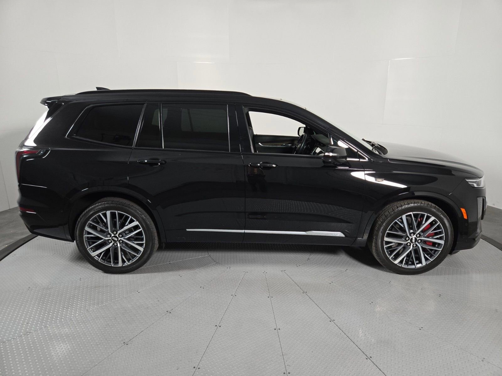 Used 2024 Cadillac XT6 Sport w/ Platinum Package AWD/4WD image 6