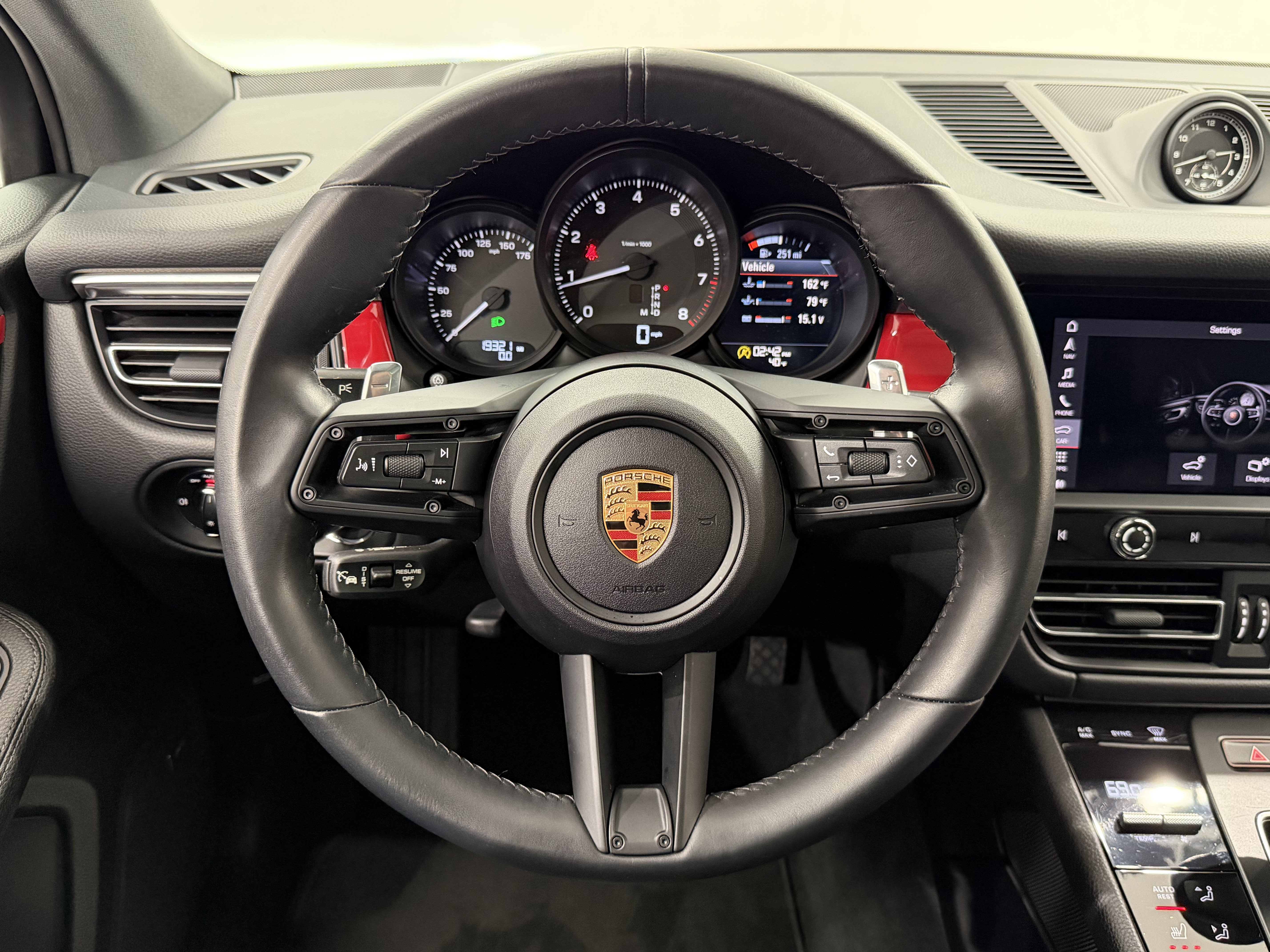 Certified 2024 Porsche Macan image 49