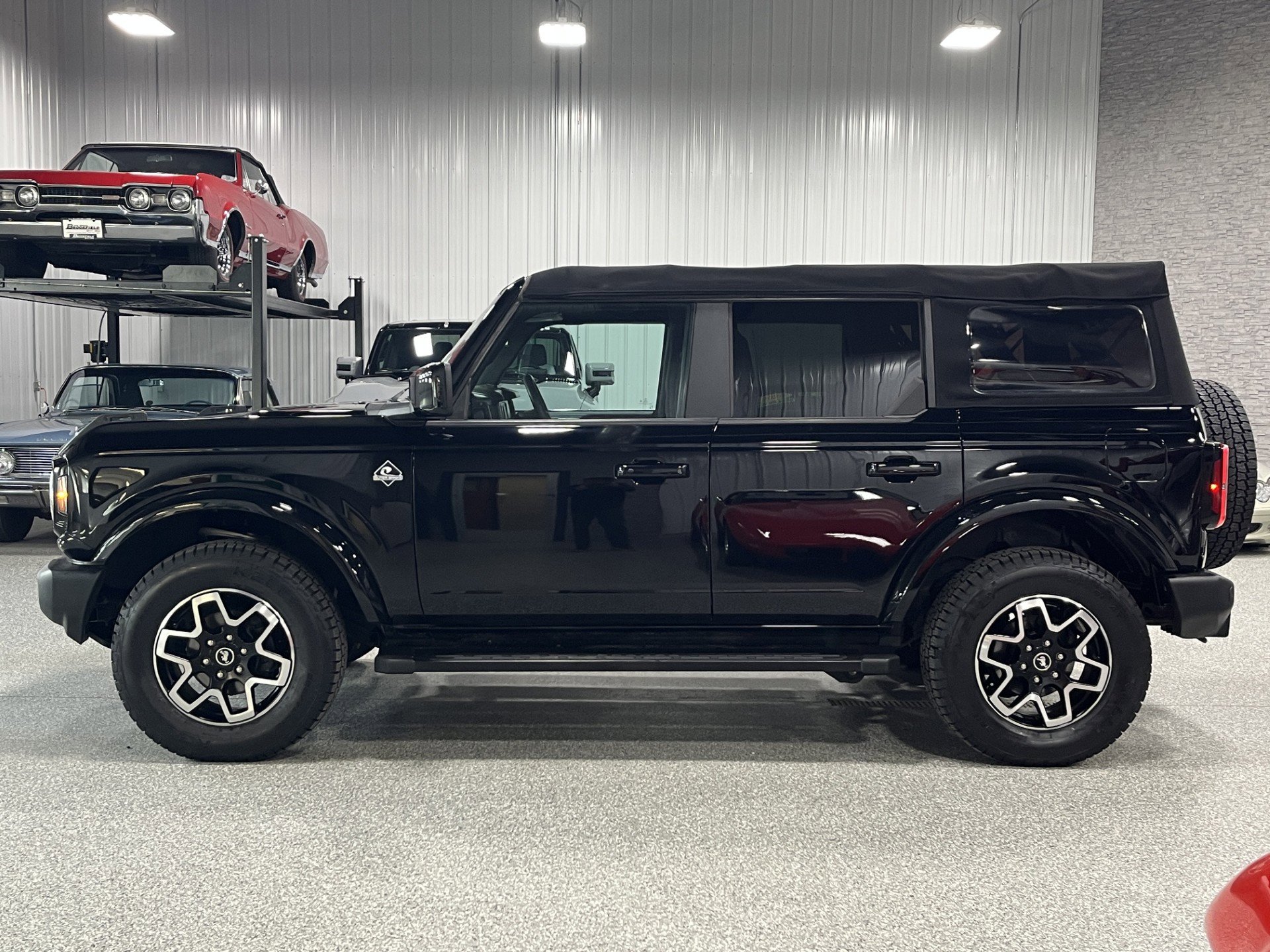 Used 2022 Ford Bronco Outer Banks image 2