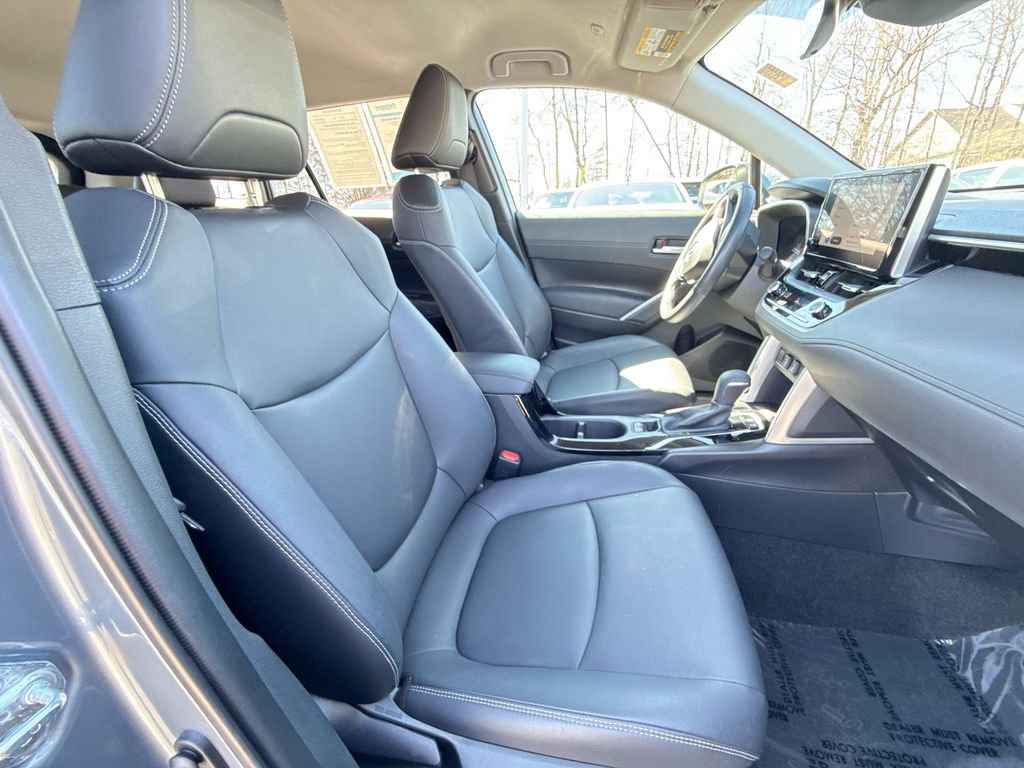 Used 2023 Toyota Corolla Cross XLE image 24