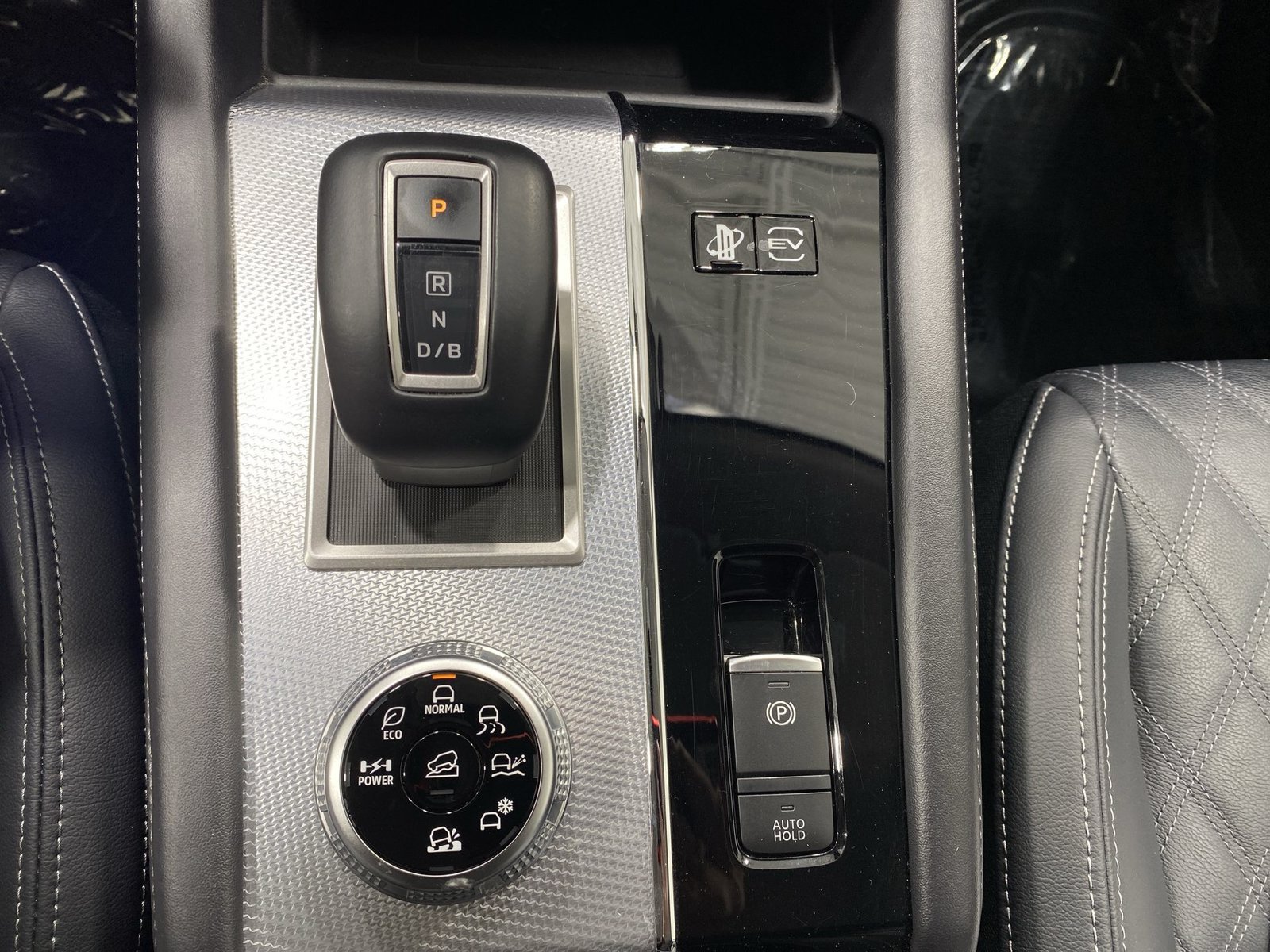 Used 2024 Mitsubishi Outlander SEL AWD/4WD image 20