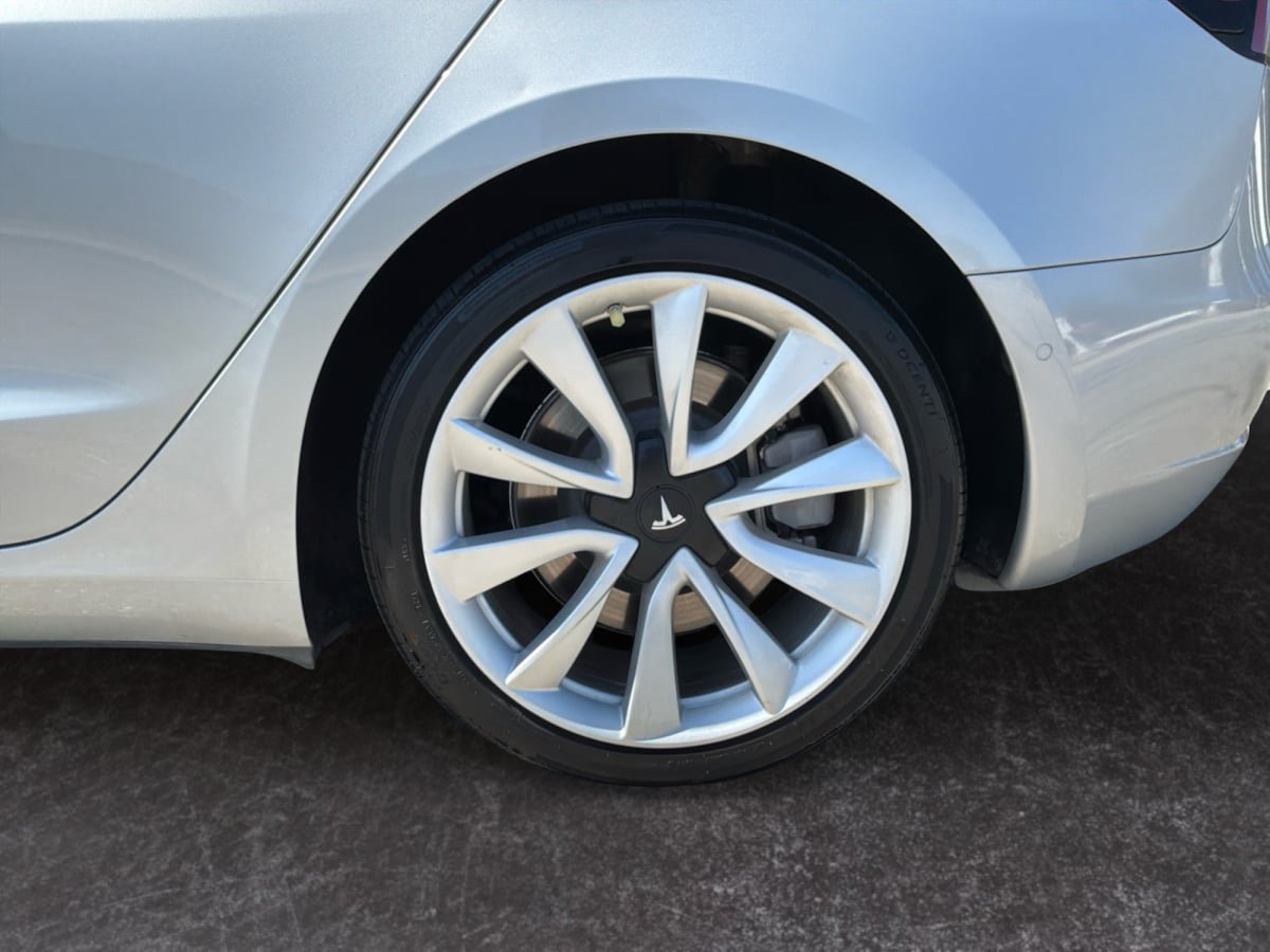 Used 2018 Tesla Model 3 Long Range RWD image 9