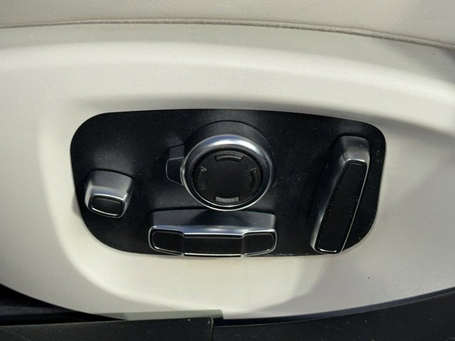 Used 2020 Jaguar XE S image 27