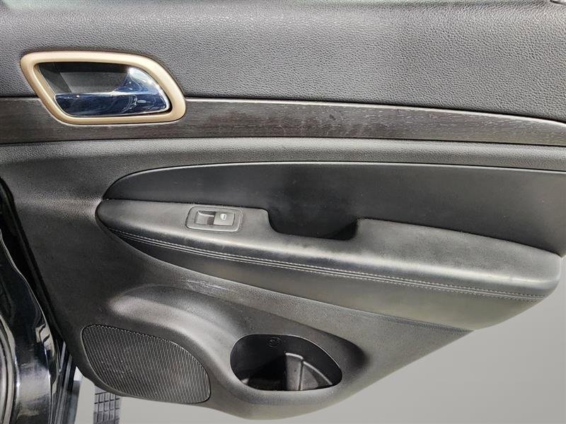 Used 2016 Jeep Grand Cherokee Laredo image 26