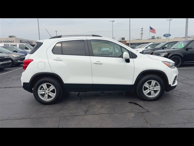 Certified 2022 Chevrolet Trax LT w/ LT Convenience Package image 9