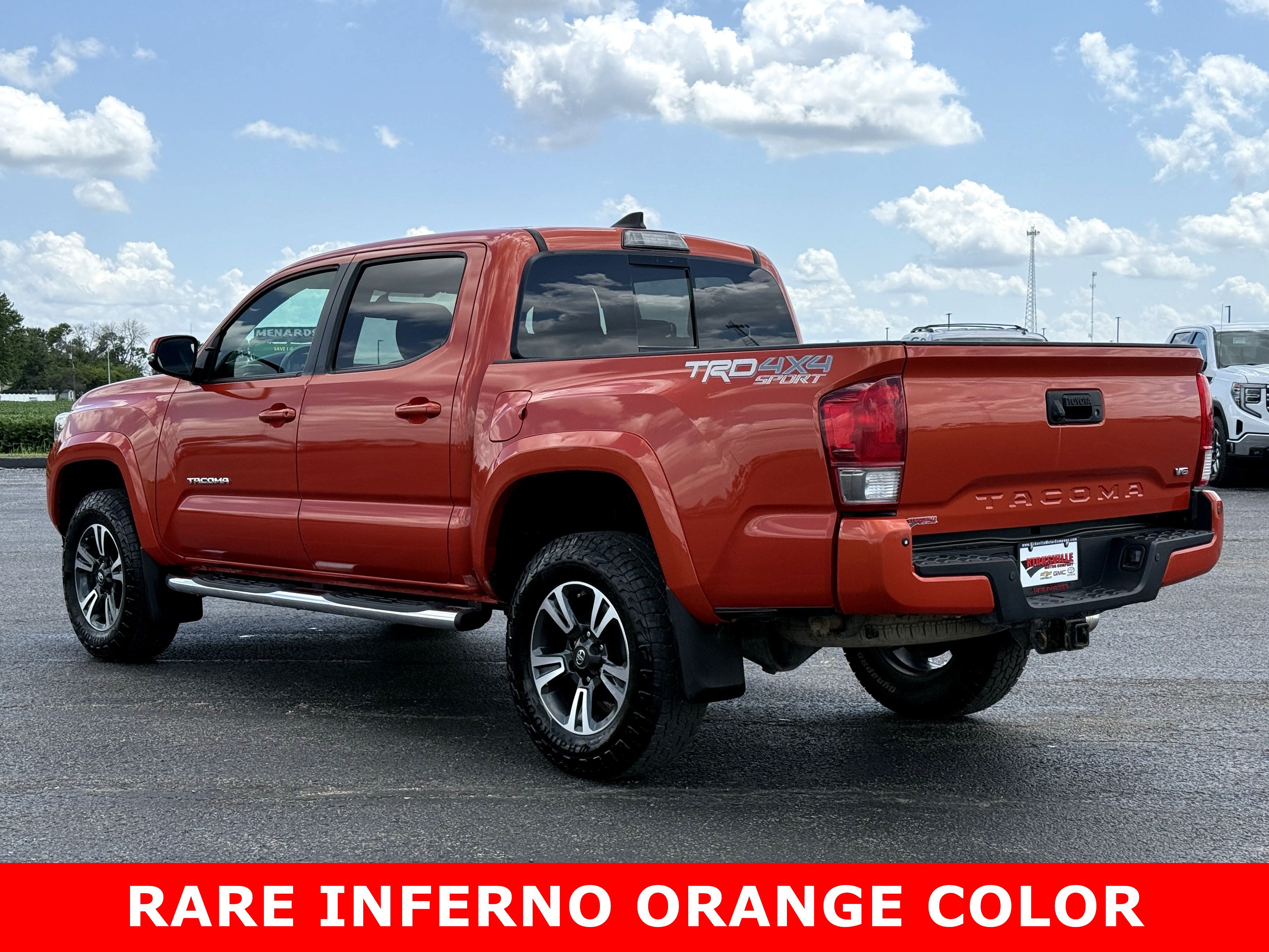 Used 2017 Toyota Tacoma TRD Sport AWD/4WD image 7