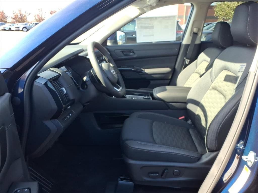 New 2025 Nissan Pathfinder SV image 26