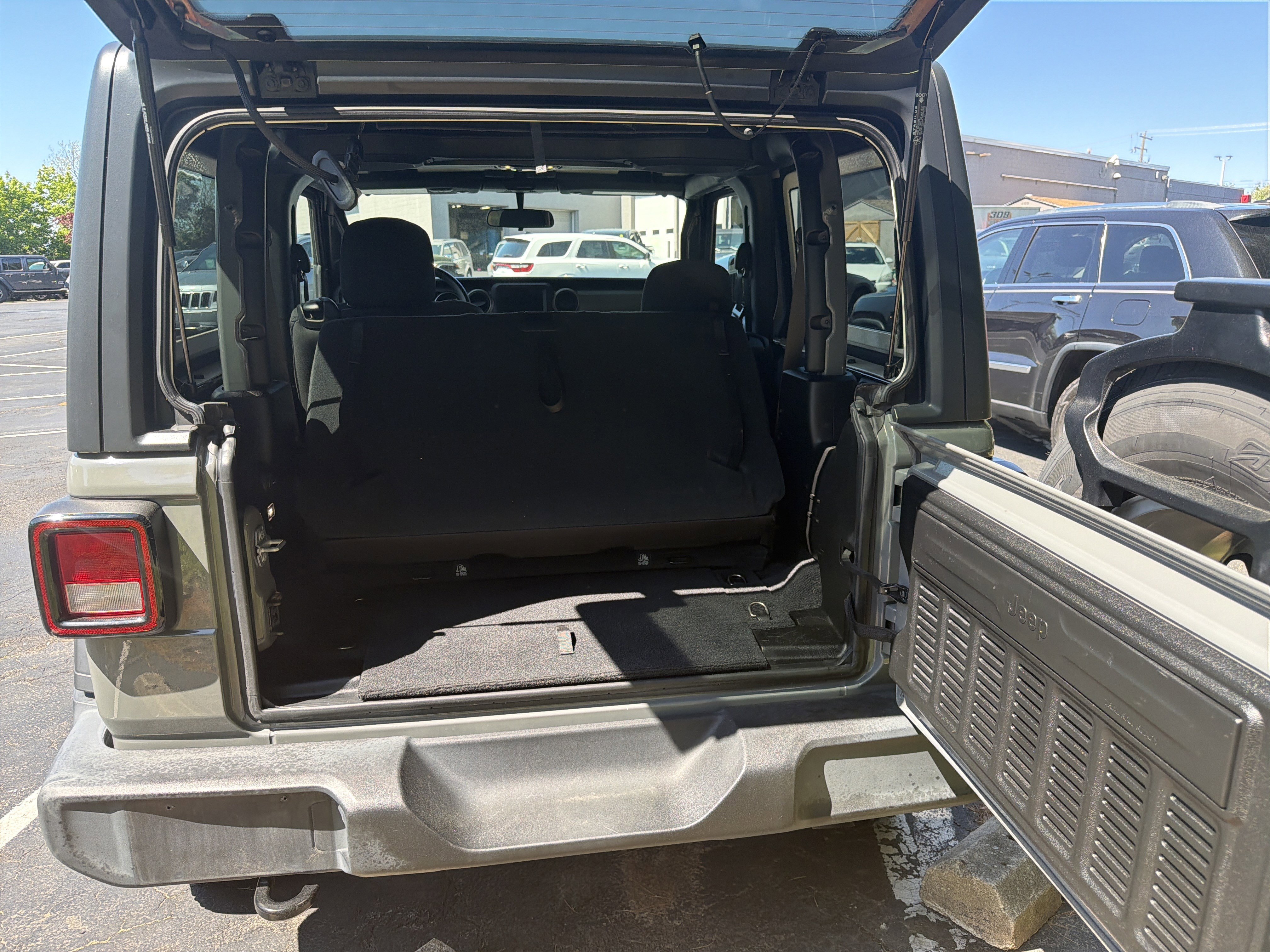Certified 2021 Jeep Wrangler Sport AWD/4WD image 8