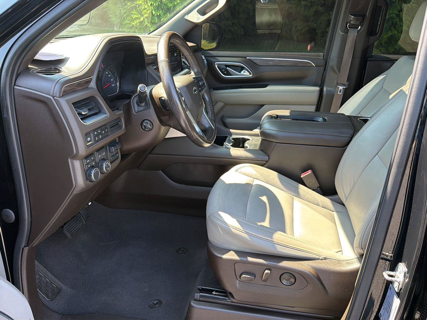 Used 2021 Chevrolet Tahoe Z71 w/ Z71 Signature Package AWD/4WD image 9
