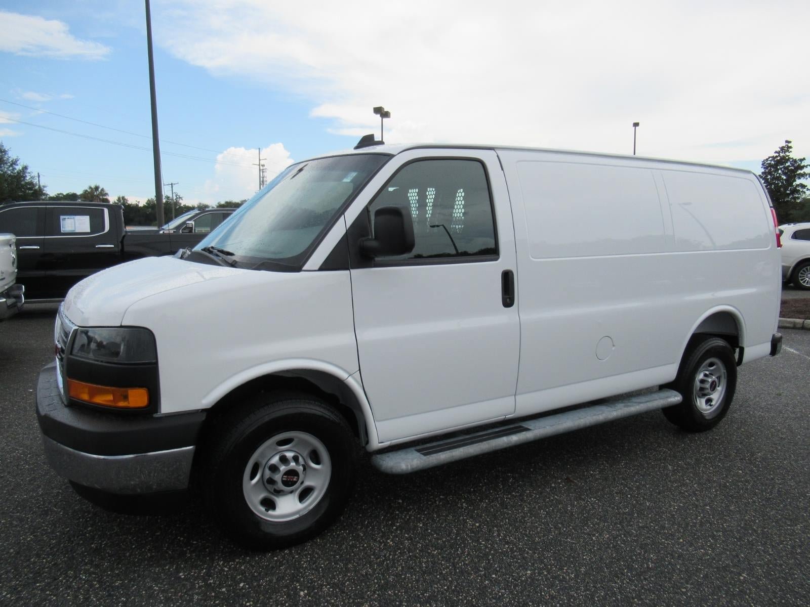 Used 2025 GMC Savana 2500 w/ Driver Convenience Package RWD image 4