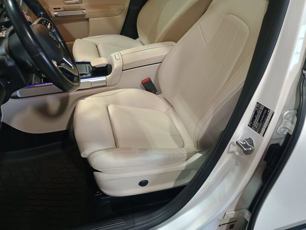 Used 2021 Mercedes-Benz GLB 250 4MATIC image 5