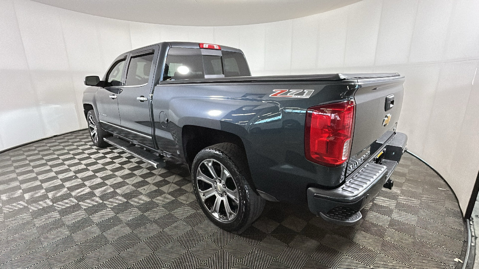Used 2017 Chevrolet Silverado 1500 LTZ Z71 w/ LTZ Plus Package AWD/4WD image 5