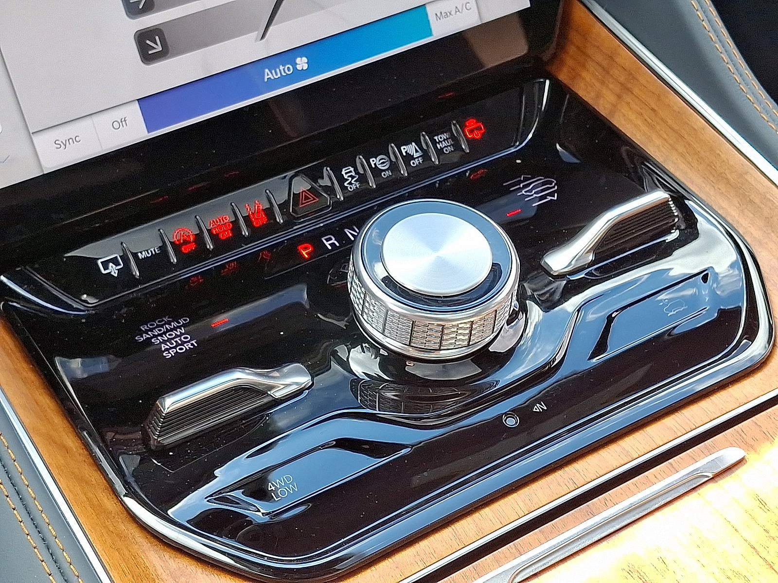 Used 2024 Jeep Grand Wagoneer Series III image 16