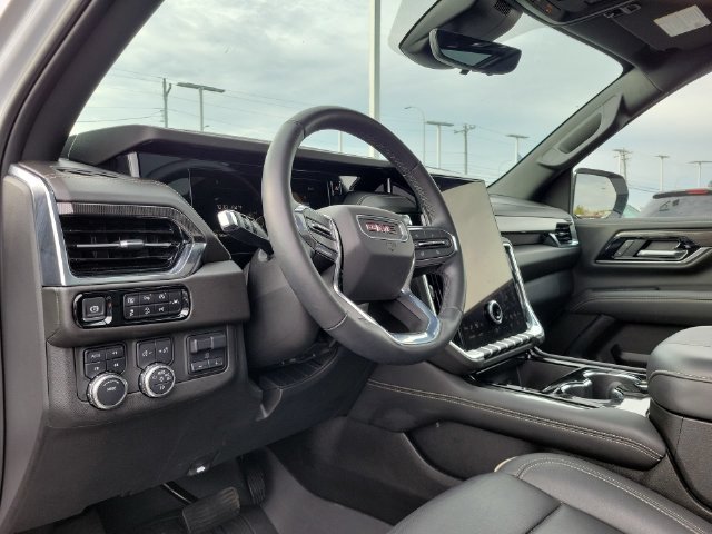 Used 2025 GMC Yukon XL Elevation w/ Elevation Premium Package AWD/4WD image 16