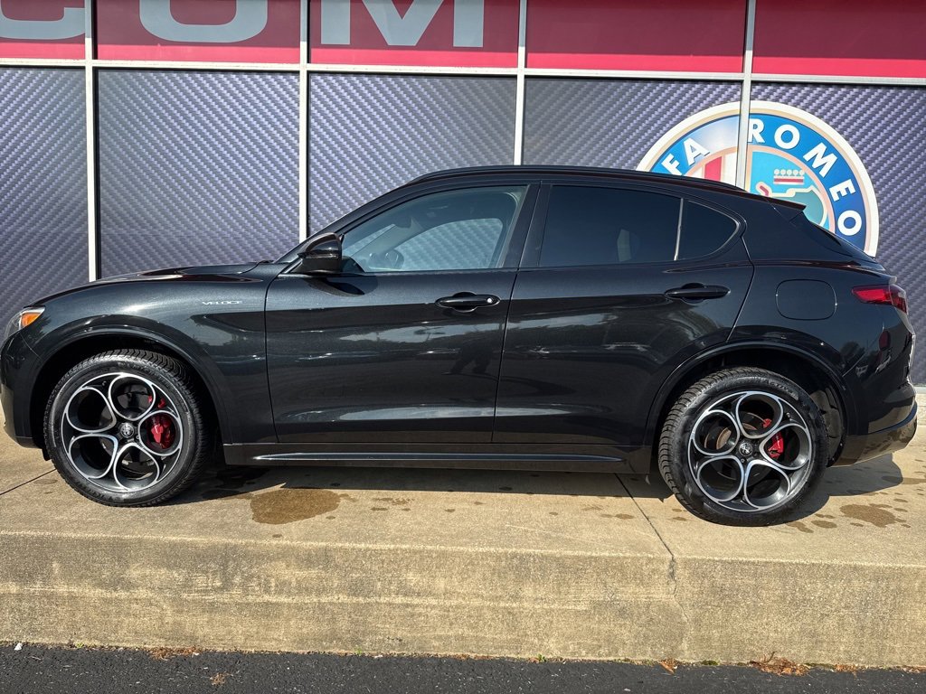 Used 2022 Alfa Romeo Stelvio Veloce image 11