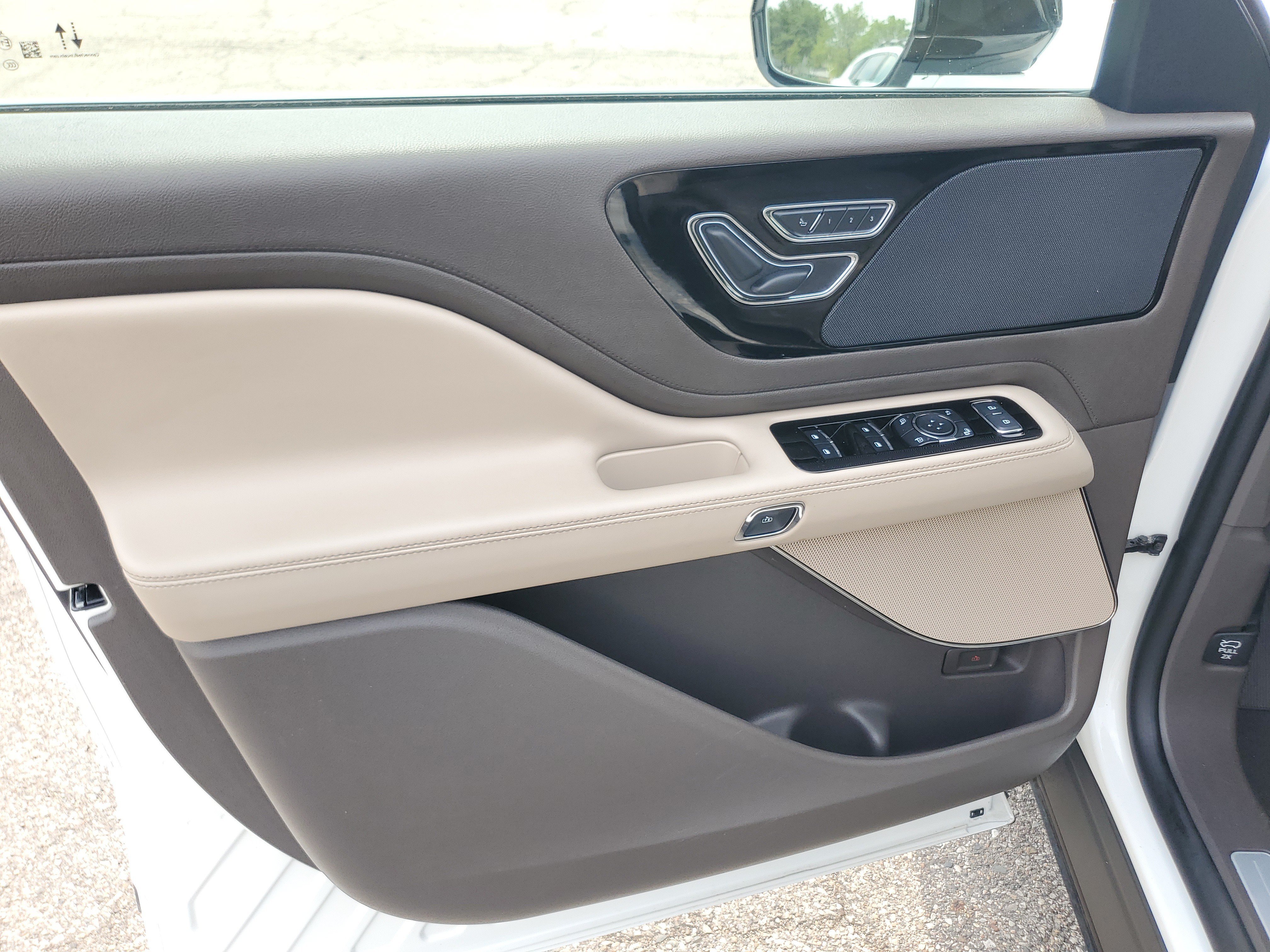 Certified 2024 Lincoln Aviator AWD w/ Premium Package image 10