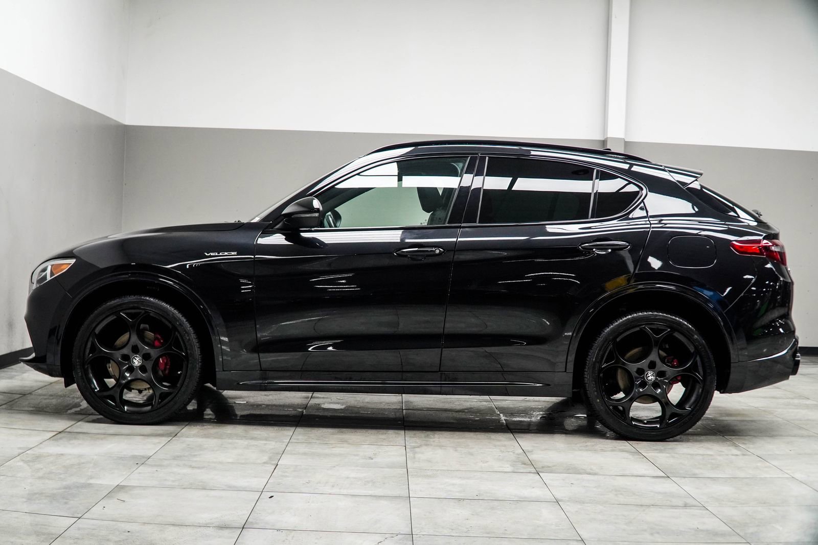 Used 2023 Alfa Romeo Stelvio Veloce image 10