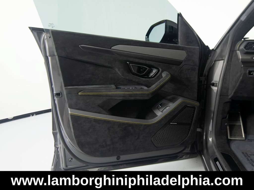 Used 2024 Lamborghini Urus Performante AWD/4WD image 10