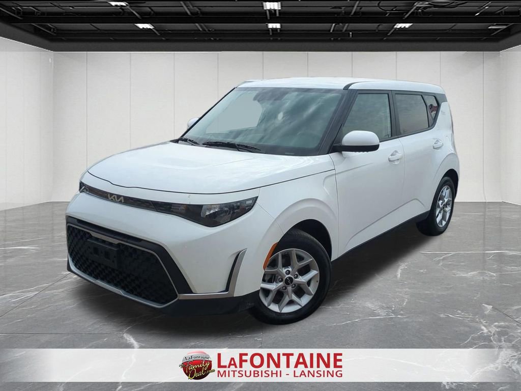 Used 2025 Kia Soul LX w/ LX Technology Package image 1