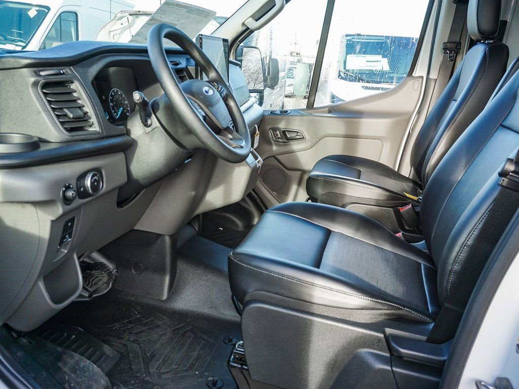 New 2024 Ford E-Transit Base image 17