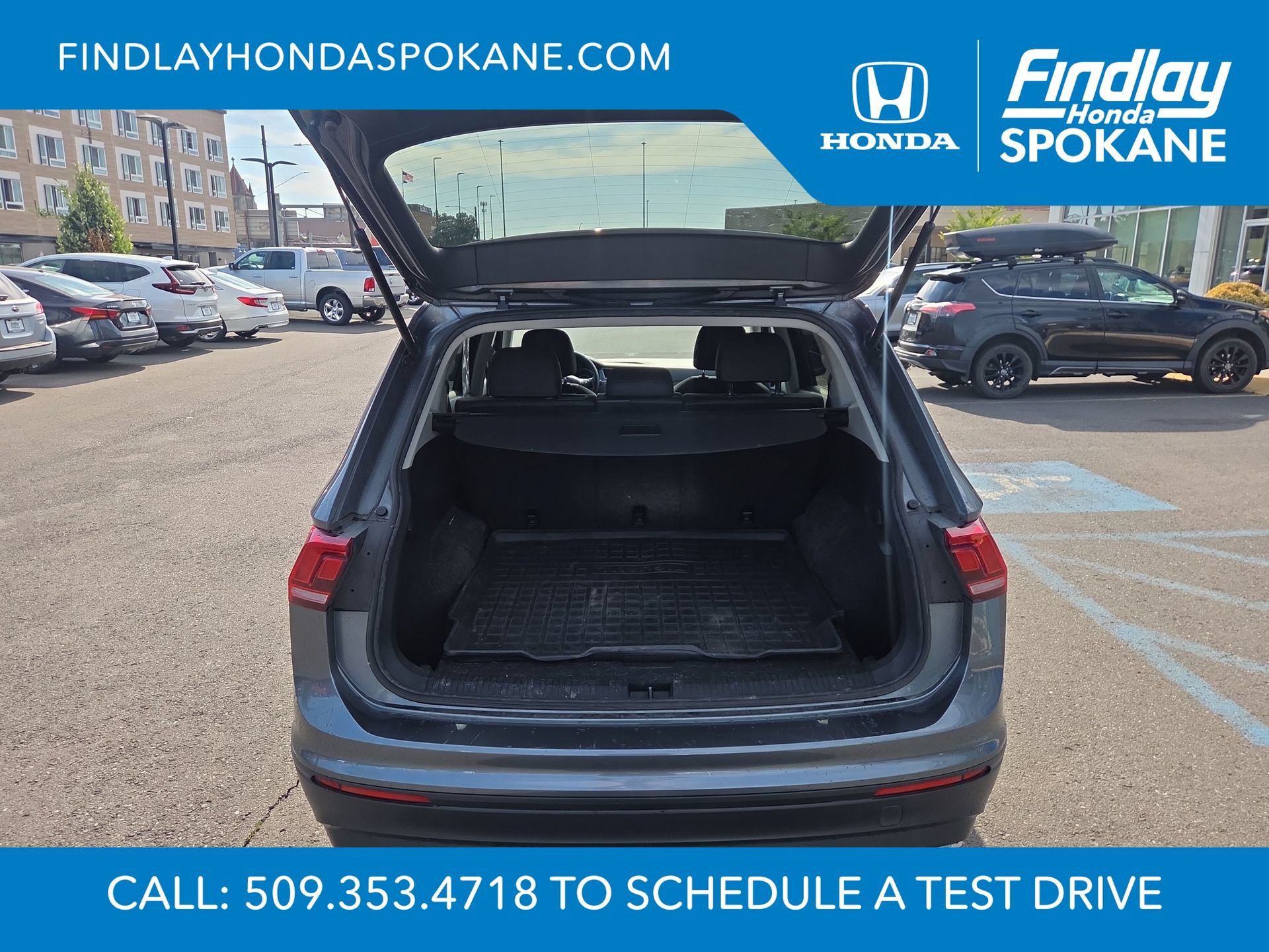 Used 2019 Volkswagen Tiguan SE w/ Panoramic Sunroof Package AWD/4WD image 11
